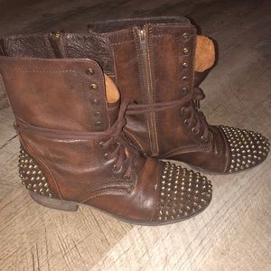 STUDDED BOOTS!